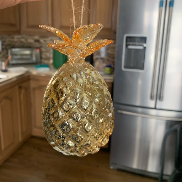 Decorative pineapples - Picture 2 of 2